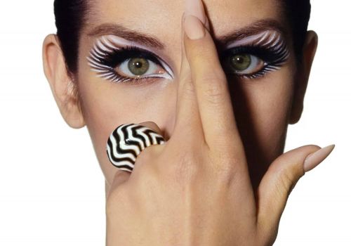 Veronica Hamel Wearing A David Webb Ring Vogue September 1964 Photo By Irving Penn